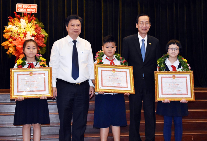 Thành phố Hồ Chí Minh tuyên dương hơn 600 học sinh giỏi tiêu biểu ảnh 1