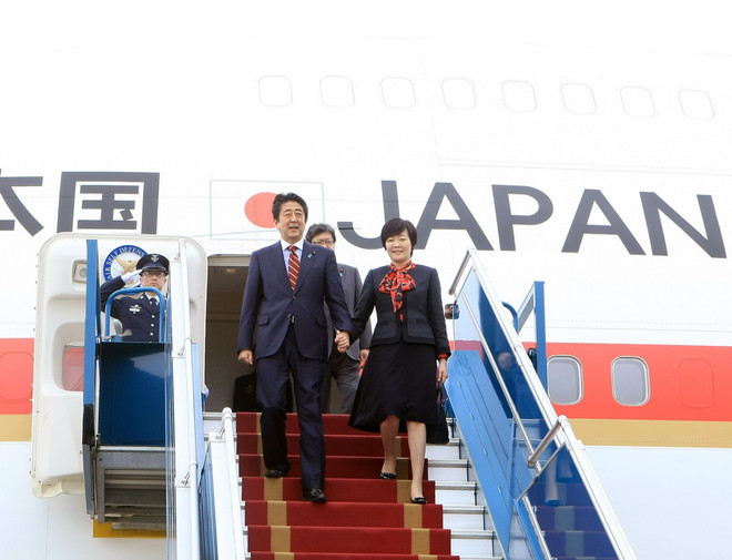 Thủ tướng Abe và Phu nhân kết thúc tốt đẹp chuyến thăm Việt Nam ảnh 1
