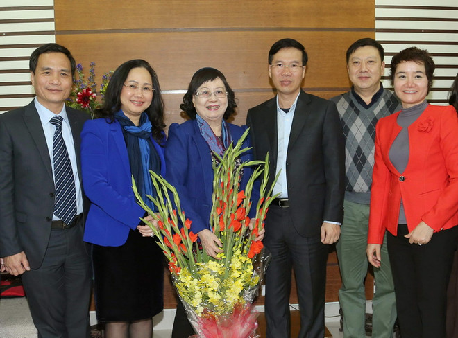 Trưởng Ban Tuyên giáo TW thăm các nhà khoa học, văn nghệ sỹ ảnh 1