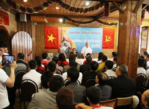 Người Việt tại Yaroslav míttinh hướng về biển đảo Tổ quốc ảnh 1