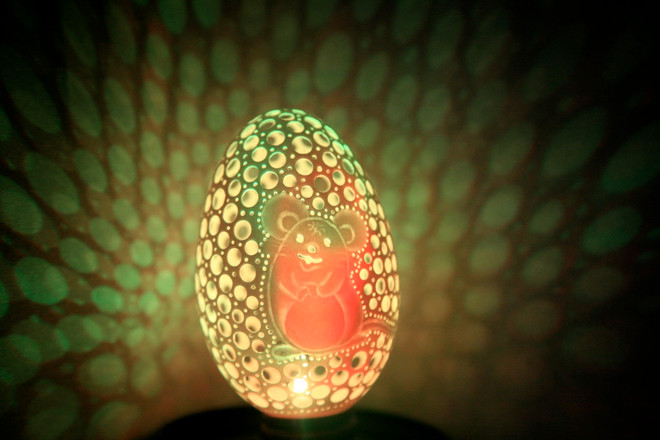 [Photo] "Phù phép" biến vỏ trứng thành đèn lồng tinh xảo ảnh 1