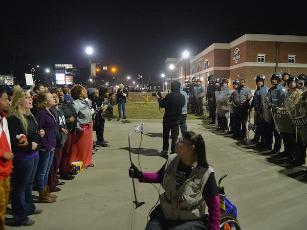 Mỹ lại ban bố tình trạng khẩn cấp do biểu tình tại Ferguson ảnh 1