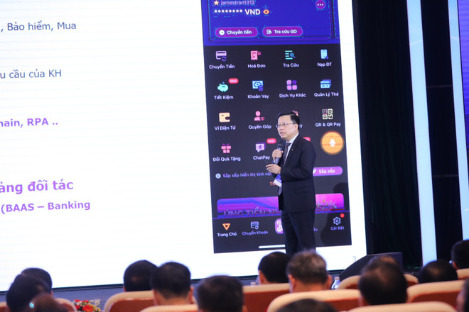 TPBank đón Thủ tướng trải nghiệm ngân hàng số điển hình LiveBank ảnh 2