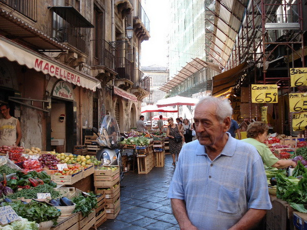 Người hưu trí tại miền Nam Italy có thu nhập rất thấp ảnh 1