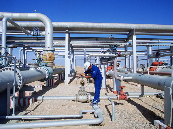 Chiến sự tiếp diễn tại Yemen khiến giá dầu thế giới tăng lên ảnh 1