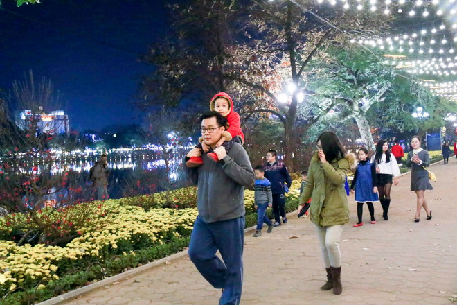 Hà Nội tiếp tục lấy ý kiến nhân dân về quy tắc ứng xử nơi công cộng ảnh 1