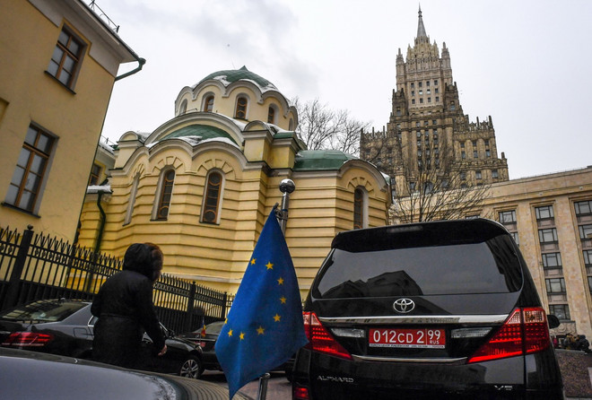 Phản ứng của Nga, Anh về việc trục xuất các nhà ngoại giao Nga ảnh 1