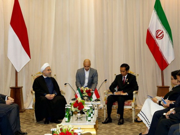 Tổng thống Indonesia Joko Widod (phải) và Tổng thống Iran Hassan Rouhani. (Nguồn: Tempo.Co) Indonesia và Iran thảo luận thúc đẩy hợp tác kinh tế song phương ảnh 1