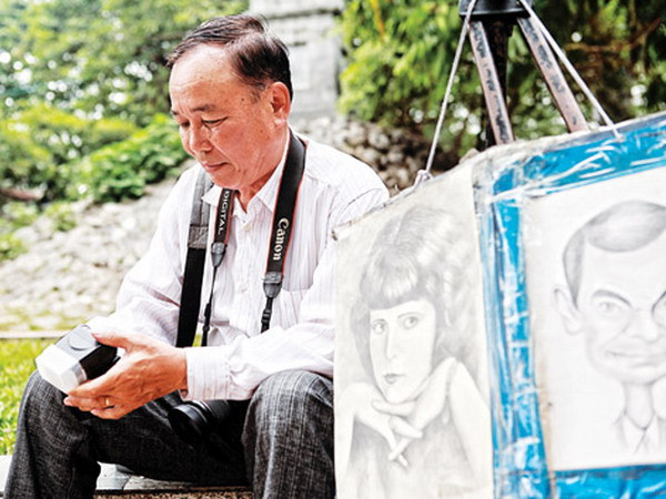 Nghề chụp ảnh dạo ở Hồ Gươm đang dần mai một ảnh 1