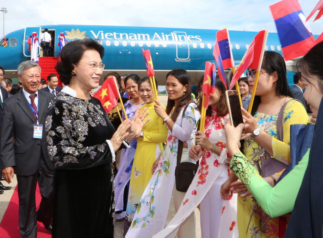 Chủ tịch Quốc hội kết thúc thăm Lào, bắt đầu thăm Campuchia ảnh 1