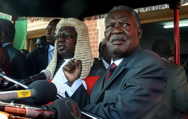 Tổng thống Zambia Michael Sata (phải). (Nguồn: AFP/TTXVN) Truyền thông Zambia: Tổng thống Michael Sata qua đời ở Anh ảnh 1