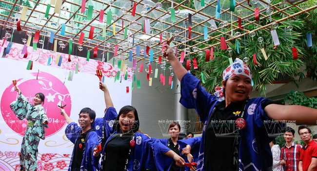 [Photo] Lễ hội chuông gió - nét văn hóa độc đáo Xứ hoa Anh đào ảnh 9