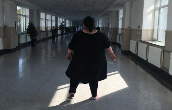 Người phụ nữ béo nhất Trung Quốc phẫu thuật dạ dày để giảm cân ảnh 4