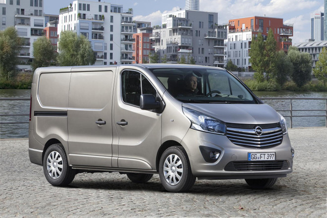 Opel/Vauxhall Vivaro của GM dùng động cơ của Renault ảnh 1