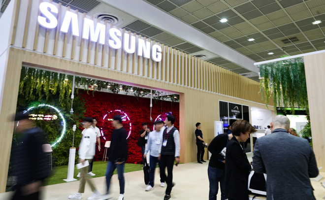 Gian hàng của Samsung tại Triển lãm điện tử Hàn Quốc ở Seoul ngày 8/10/2019. (Nguồn: Yonhap/TTXVN) Samsung và SK hynix trong tốp 500 doanh nghiệp giá trị lớn toàn cầu ảnh 1
