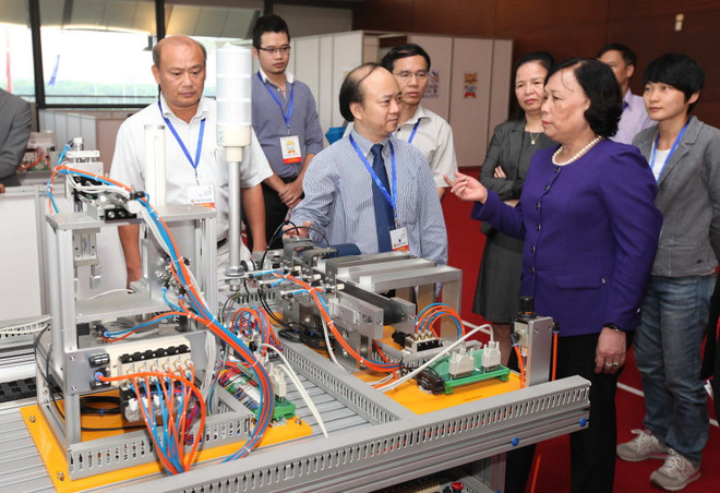 Bộ trưởng Lao động-Thương binh và Xã hội kiểm tra công tác chuẩn bị cho Kỳ thi tại Trung tâm Hội nghị Quốc gia. (Ảnh: Anh Tuấn/TTXVN) Khai mạc kỳ thi tay nghề các nước ASEAN lần thứ X tại Việt Nam ảnh 1