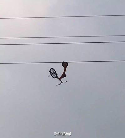 Rơi xuống vực núi khi đang trình diễn thể thao mạo hiểm ảnh 2