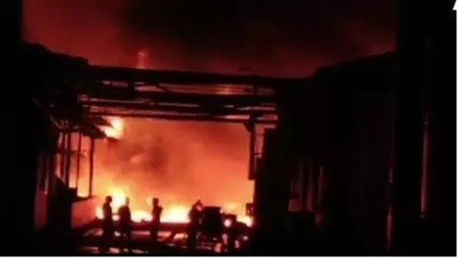 Cháy nổ tại nhà máy lọc dầu ở Indonesia, 9 người bị thương ảnh 1