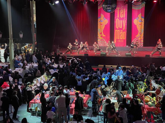 Xuân Quý Mão 2023: Tưng bừng hội Tết ở ngoại ô thủ đô Paris ảnh 1