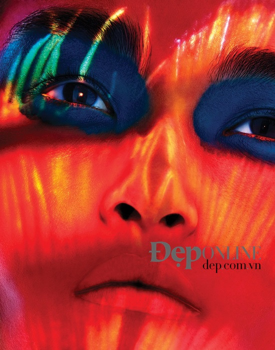 Ma mị trong màn trình diễn kết hợp giữa phấn sáp và ánh sáng ảnh 2