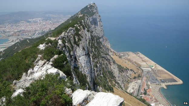 Anh phản đối vụ tàu Tây Ban Nha xâm nhập Gibraltar ảnh 1