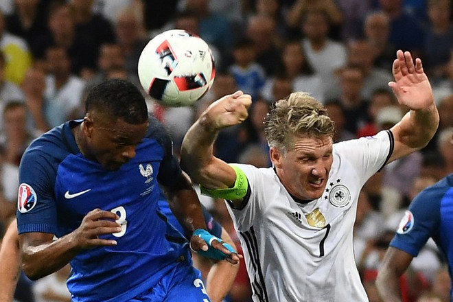 Schweinsteiger để bóng chạm tay: Không có thuyết âm mưu nào ảnh 1