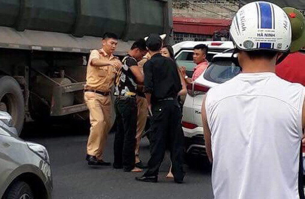 Khởi tố hình sự vụ lái xe vi phạm chống đối cảnh sát ở Quảng Ninh ảnh 1