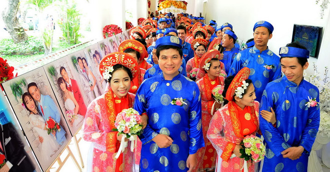 TP.HCM tổ chức lễ cưới tập thể cho 100 cặp đôi có hoàn cảnh khó khăn ảnh 1