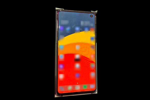 Ngạc nhiên với hình ảnh rò rỉ được cho là Samsung Galaxy S10 ảnh 1