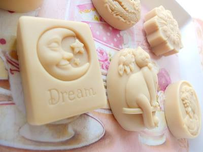 [Photo] Biến sữa mẹ thành những bánh xà phòng đáng yêu ảnh 2