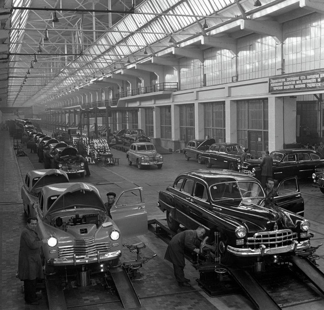 Chiêm ngưỡng nét cổ kính từ chiếc xe huyền thoại Pobeda của Liên Xô ảnh 1