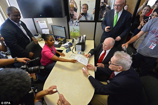 Cặp đôi nam hơn 80 tuổi đăng ký kết hôn thành công đầu tiên ở Mỹ ảnh 5