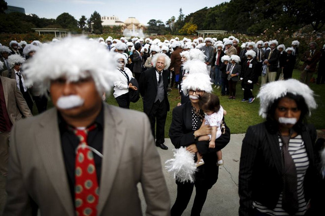 Lễ hội hóa trang quy tụ hơn 300 "nhà toán học" Albert Einstein ảnh 3