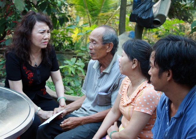 Thăm hỏi, hỗ trợ gia đình 9 học sinh chết đuối ở Quảng Ngãi ảnh 1