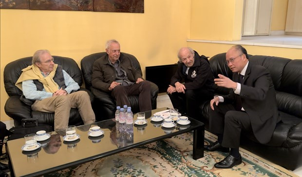 Gặp những người treo cờ Việt Nam trên chóp tháp Nhà thờ Đức Bà Paris ảnh 2