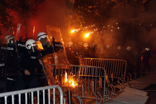 Montenegro: Cảnh sát giải tán biểu tình, nhiều người bị thương ảnh 1