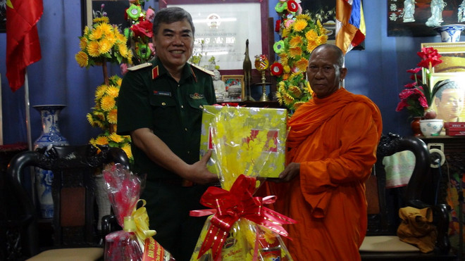 Ban chỉ đạo Tây Nam Bộ chúc mừng lễ Sene Dolta của đồng bào Khmer ảnh 1