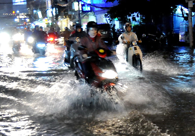 Hầu hết các vùng trên cả nước đều có mưa dông về chiều tối ảnh 1