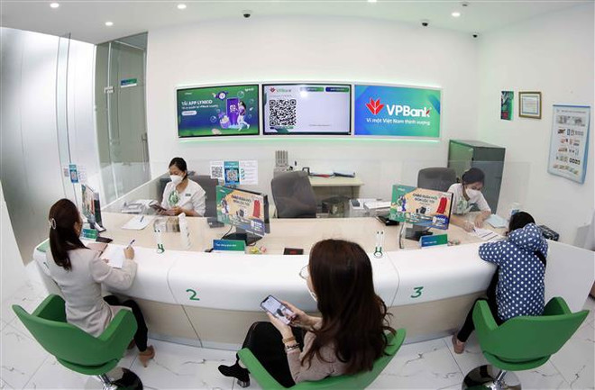 Nợ xấu gia tăng tại công ty con FE Credit khiến tỷ lệ nợ xấu tại VPBank tăng lên mức 5,25% vào cuối tháng 6/2022. (Ảnh: Trần Việt/TTXVN) Áp lực nợ xấu của các công ty tài chính tiêu dùng dần hiện rõ ảnh 1