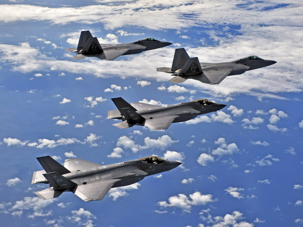 Mỹ triển khai tiêm kích F-22 trấn an đồng minh NATO ở Đông Âu ảnh 1