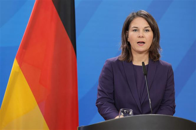 Ngoại trưởng Đức Annalena Baerbock bất ngờ tới thăm Ukraine ảnh 1