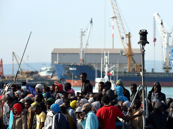 Italy giải cứu thêm hàng trăm người di cư từ châu Phi ảnh 1