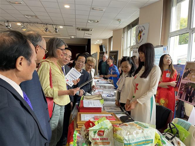 Sôi động Ngày hội đoàn hữu nghị và đoàn kết với Việt Nam tại Pháp ảnh 3