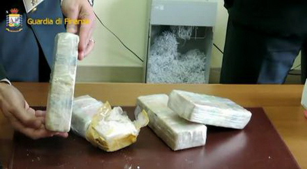 Italy triệt phá đường dây buôn ma túy xuyên quốc gia ảnh 1