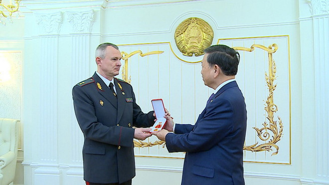 Bộ trưởng Tô Lâm dự kỷ niệm 100 năm Ngày thành lập cảnh sát Belarus ảnh 2