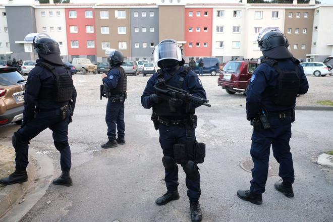 Vụ bắt cóc con tin ở Pháp: Một cảnh sát bị thiệt mạng ảnh 1