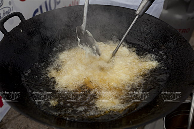 Khám phá ẩm thực Nam Bộ: Thưởng thức Bánh xôi chiên phồng ảnh 2