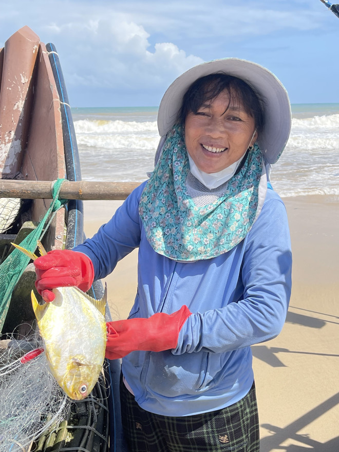 Ngư dân vùng bãi ngang Quảng Trị được mùa đánh bắt hải sản ảnh 2