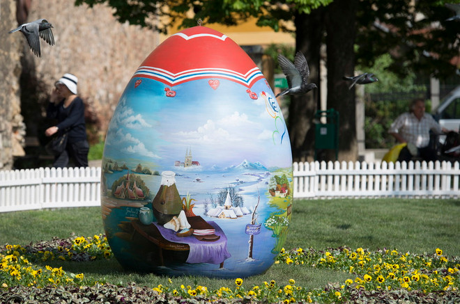 [Photo] Quả trứng khổng lồ chào đón lễ Phục sinh ảnh 2
