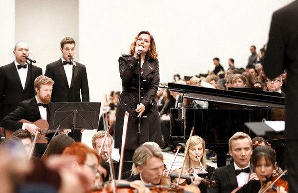 Burberry Prorsum Xuân Hè 2016 "gây sốc" ngay từ cái nhìn đầu tiên ảnh 2